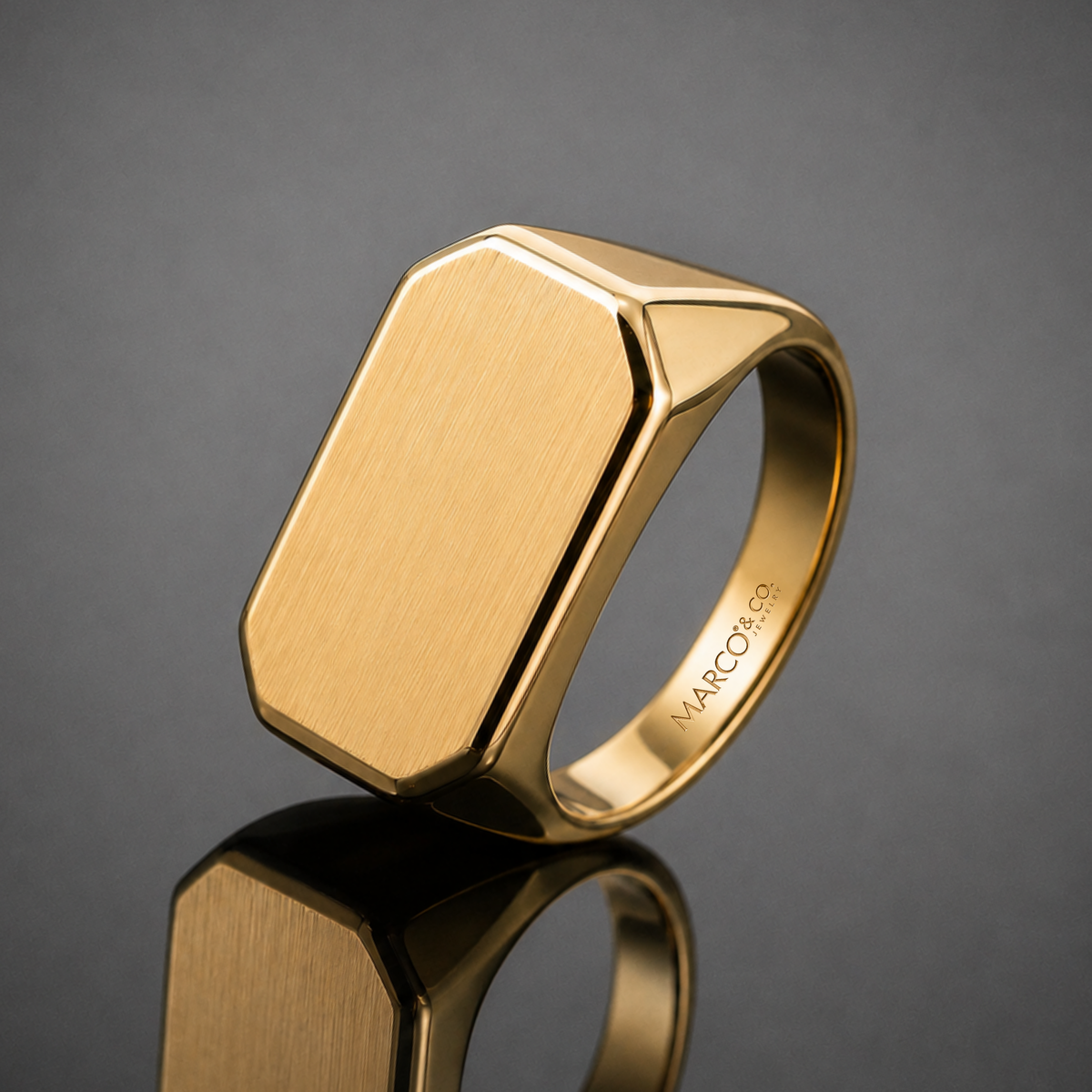 Anillo Sello Macizo Modelo Moretti Oro 18K
